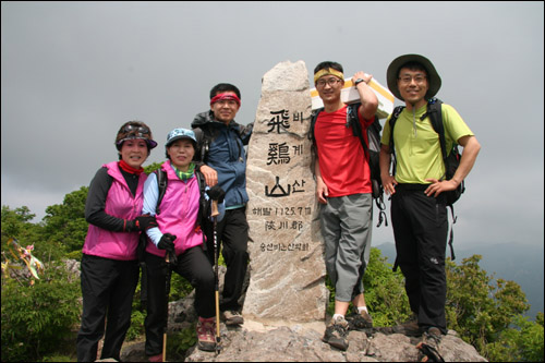 사람은 누구와 관계를 맺느냐에 따라서 본성이 드러나기도 가려지기도 한다. 사진 왼쪽부터 활력 사모님, 이화재, 이희복, 류용희, 김동주. 